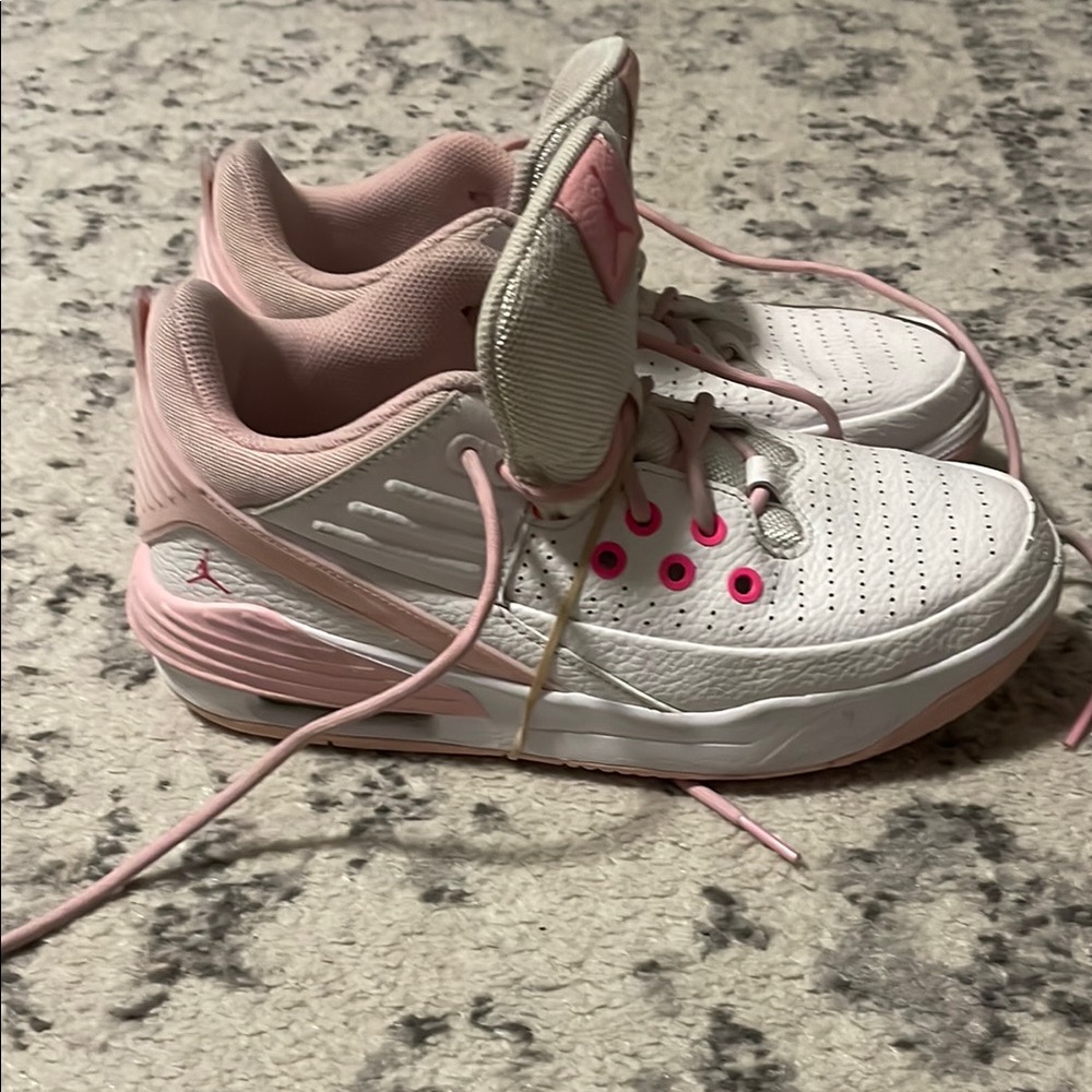 Jordan Sneakers pink and white